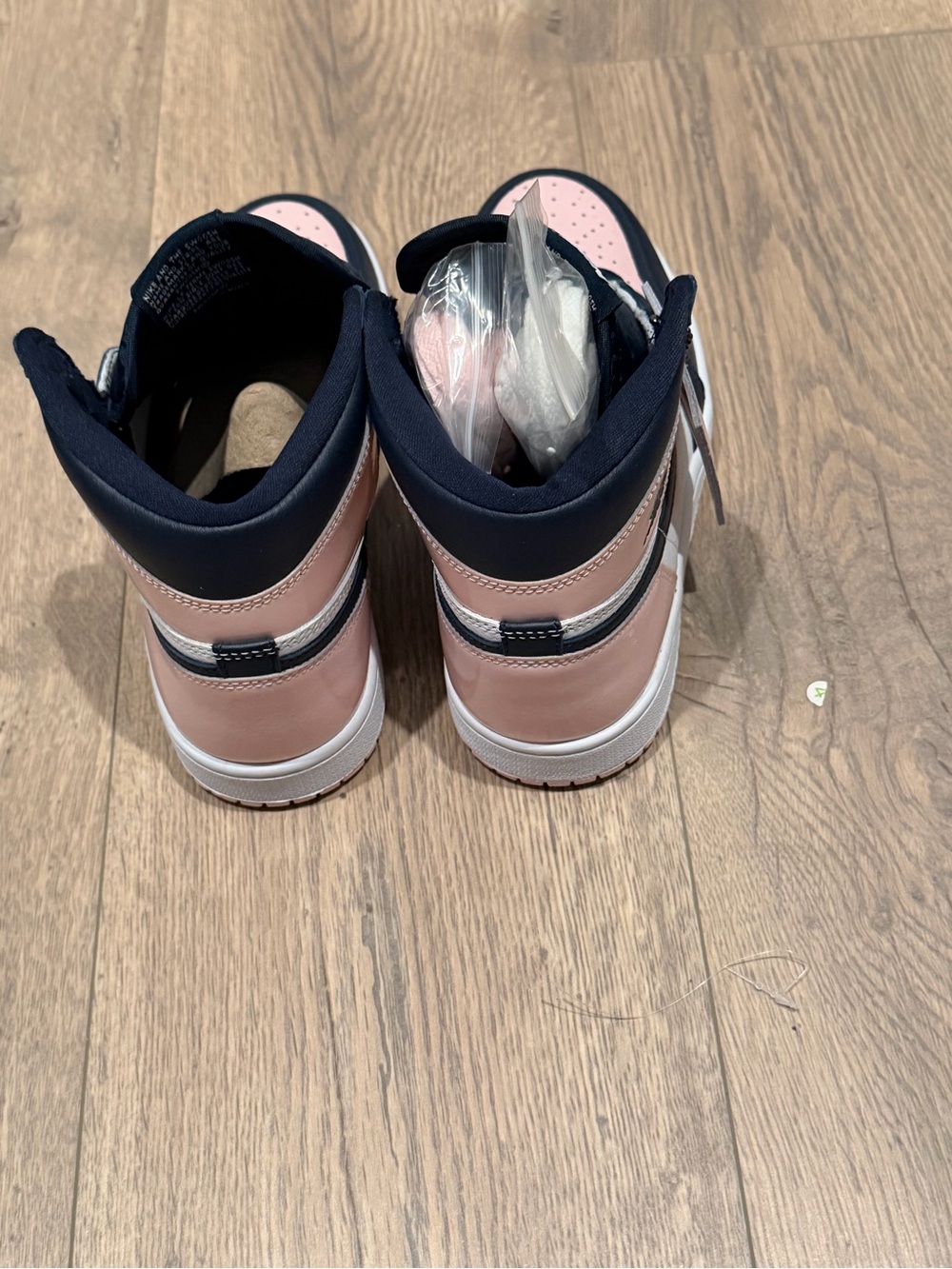 Nike Air Jordan 1 Retro High OG "Bubble Gum" - Picture 3 of 5